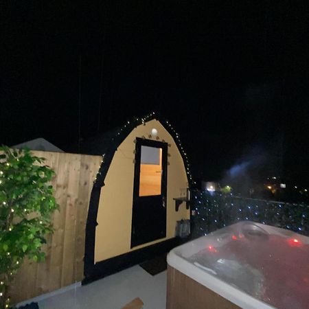 Arch Pod & Hot Tub Apartment คาร์นโดนาคห์ ภายนอก รูปภาพ