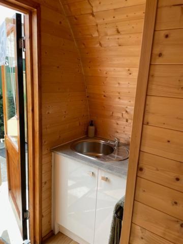 Arch Pod & Hot Tub Apartment คาร์นโดนาคห์ ภายนอก รูปภาพ